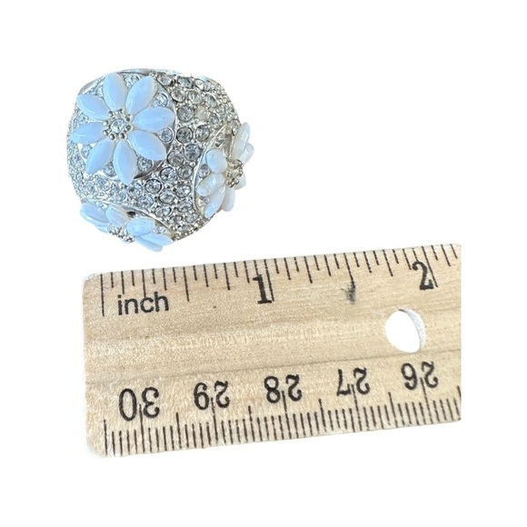 Flower & Stud Women’s Ring (Used - Fair Condition) ✨💎💍 - Picture 4 of 10